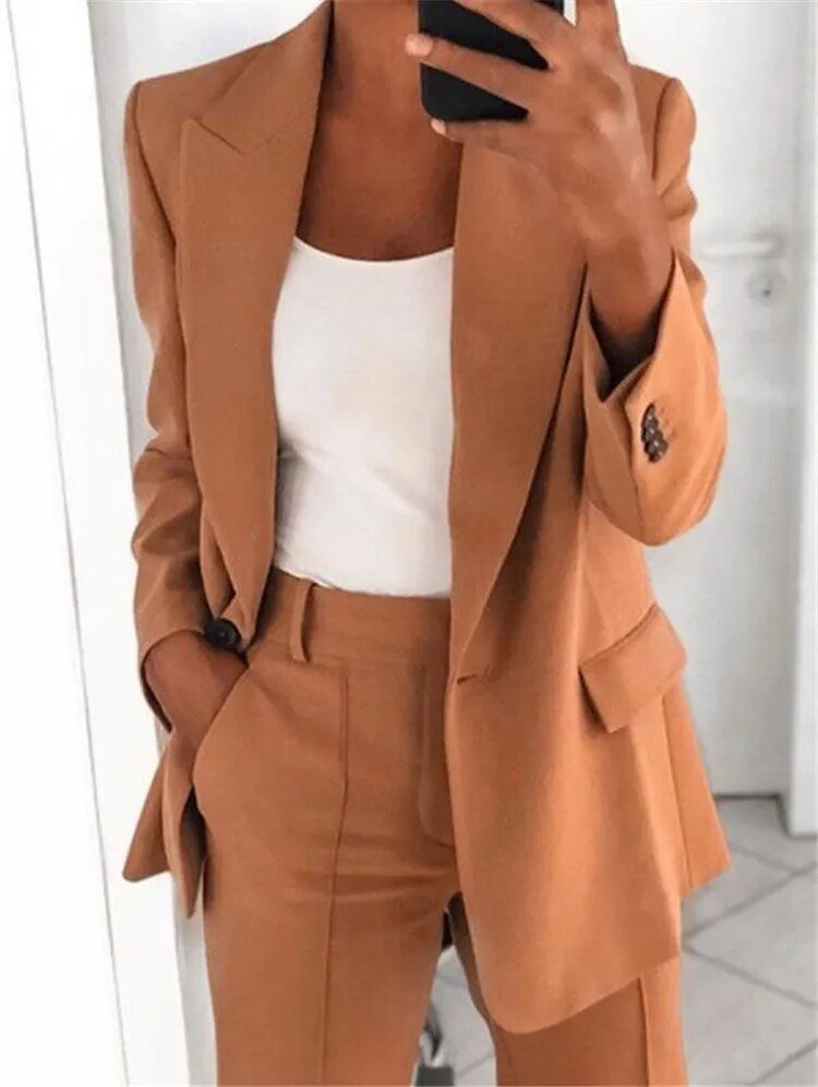 Bianca - Conjunto elegante con blazer estructurado y pantalón recto