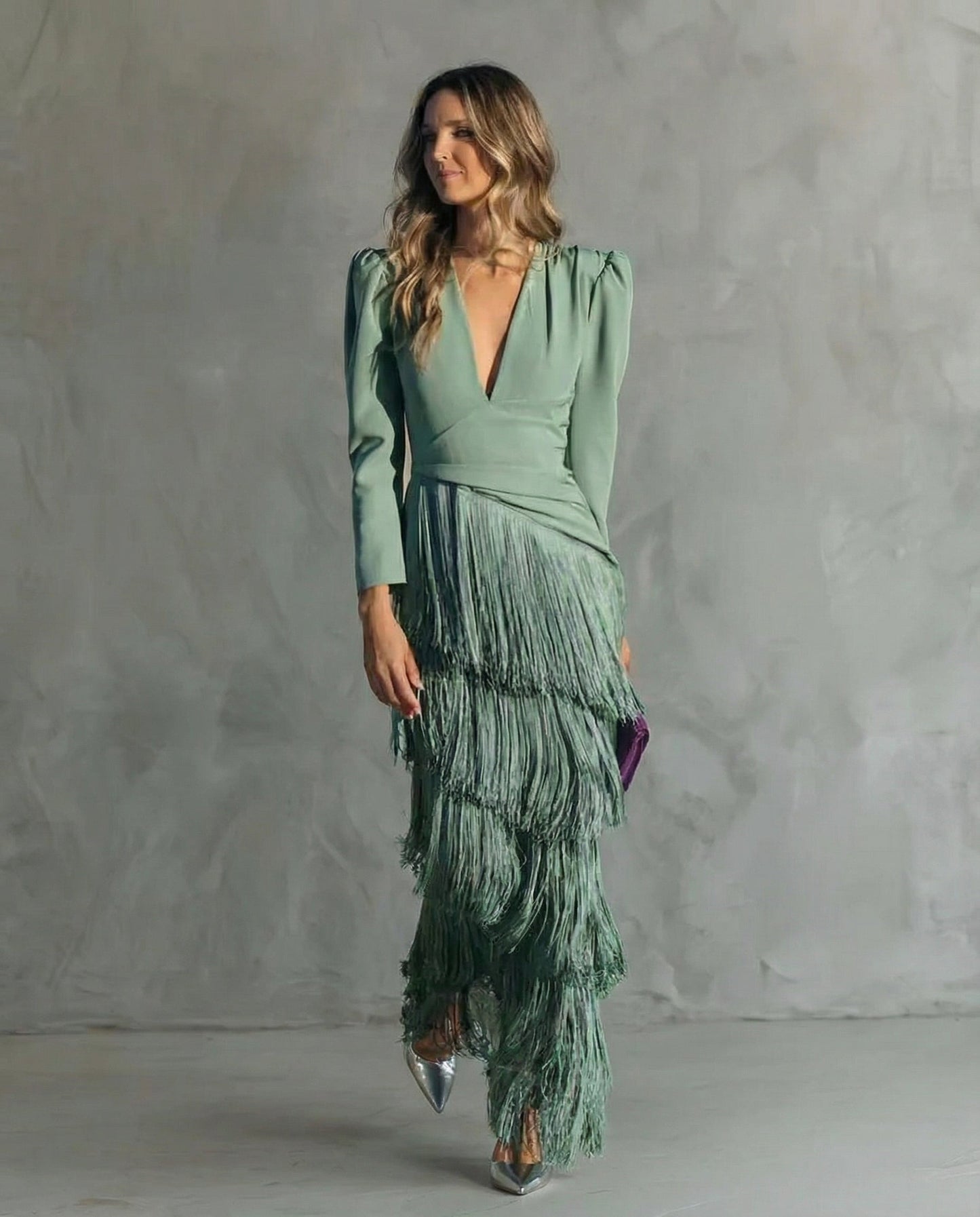 Clara - Vestido midi elegante con mangas de flecos